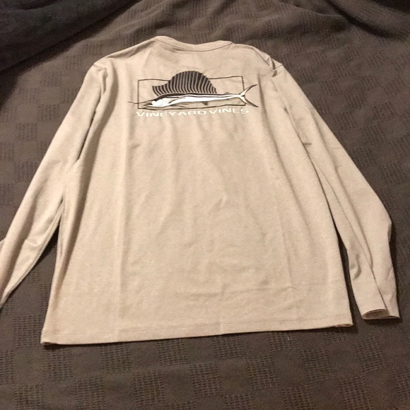 NWT men’s Vineyard Vines shirt - Picture 4 of 5